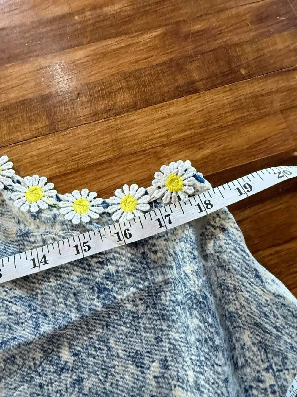 Y2K 36 Point 5 Embroidered Daisy Flower Racer Back Denim Print Top (g17)
